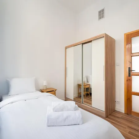 Warecka Center Living By Bookinghost * ワルシャワ